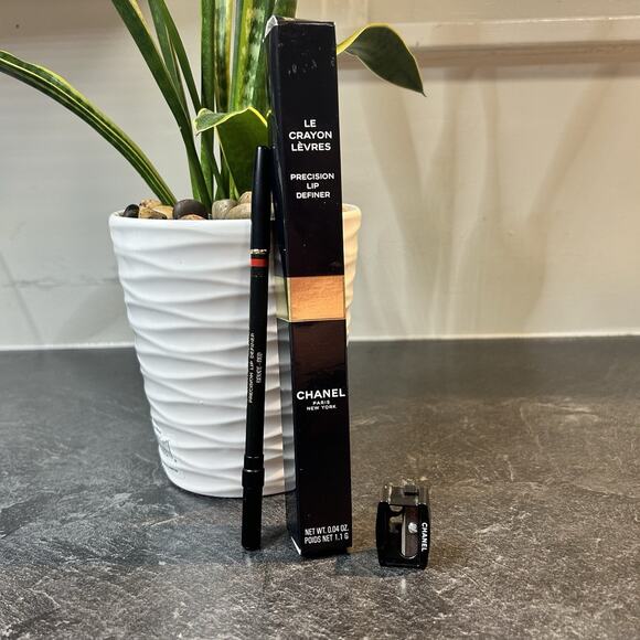 HTF Chanel Le Crayon Levres Precision‎ Lip Definer ROUGE RED #186.002 - Picture 1 of 12